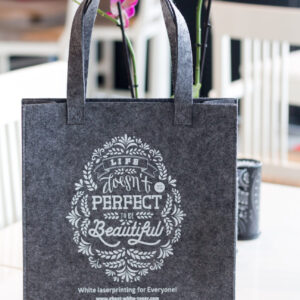 Filztasche Weiß bedruckt lettering